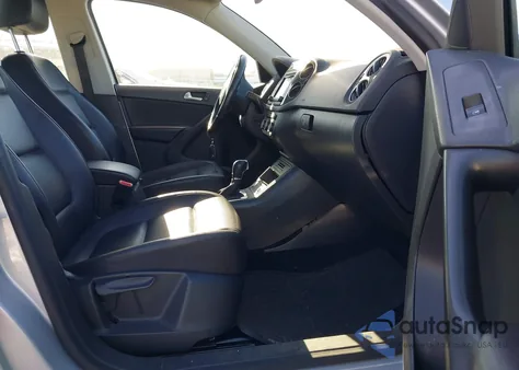 2017 Volkswagen Tiguan 2.0T/2.0T S z USA, uszkodzony, nr VIN WVGBV7AX6HK020361